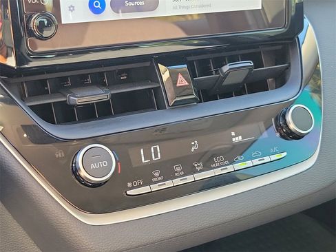 Used 2025 Toyota Corolla LE image 26