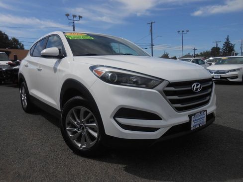Used 2018 Hyundai Tucson SE AWD/4WD image 1