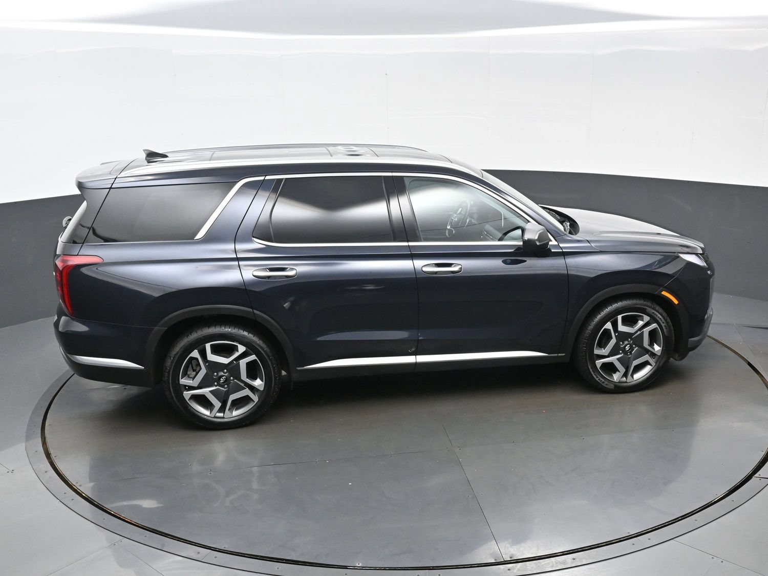 Certified 2023 Hyundai Palisade Limited w/ Cargo Package AWD/4WD image 41