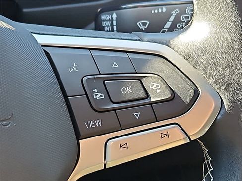 Used 2022 Volkswagen Tiguan SE w/ Panoramic Sunroof Package image 19