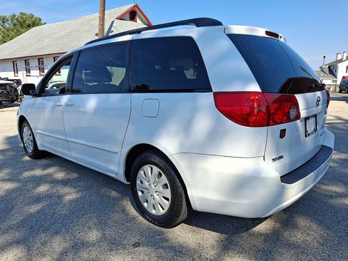 Used 2009 Toyota Sienna LE image 4