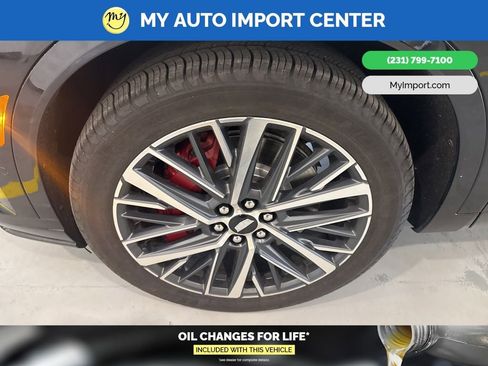 Used 2022 Cadillac XT6 Sport w/ Platinum Package AWD/4WD image 9
