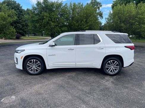 Used 2023 Chevrolet Traverse High Country w/ LPO, Floor Liner Package FWD image 8