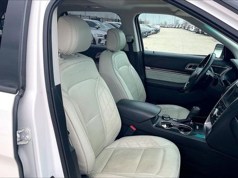 Used 2017 Ford Explorer Platinum image 10
