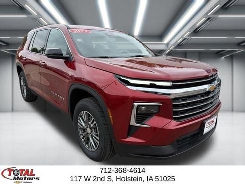 Used 2025 Chevrolet Traverse LT AWD/4WD image 2