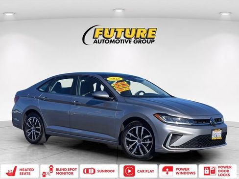 Used 2025 Volkswagen Jetta SE FWD image 1