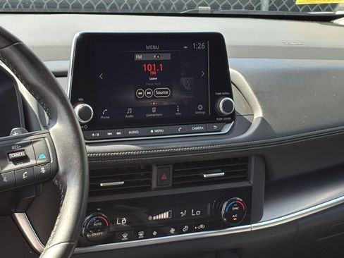 Used 2025 Nissan Rogue SV AWD/4WD image 19