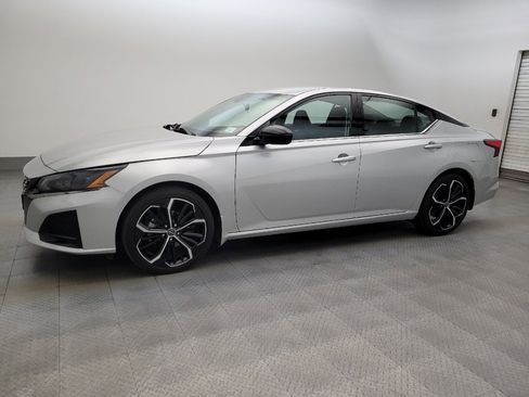 Used 2024 Nissan Altima 2.5 SR FWD image 2