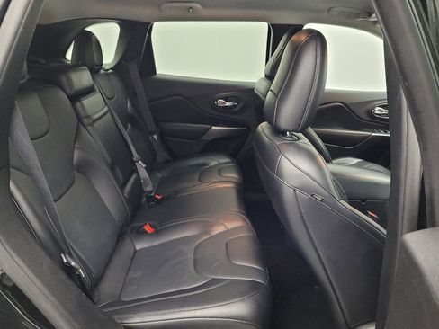 Used 2019 Jeep Cherokee Limited image 19