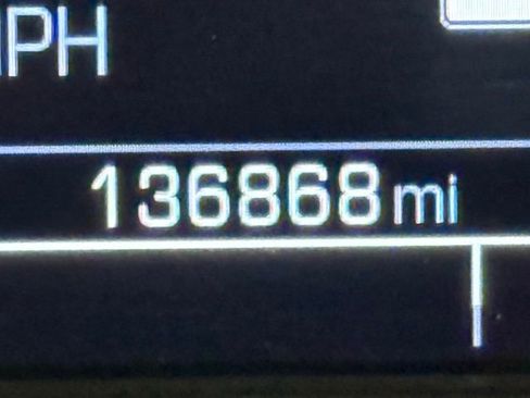 Used 2019 Chevrolet Suburban LT image 23