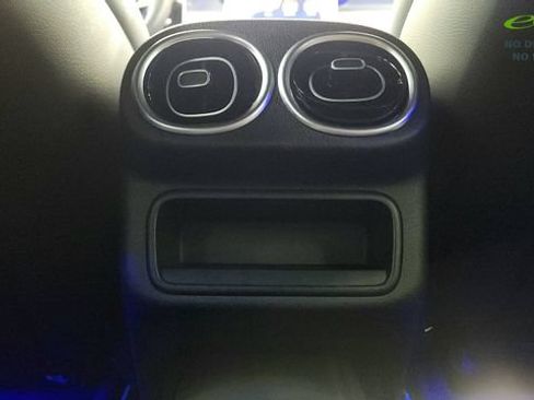 Used 2025 Mercedes-Benz GLC 300 4MATIC image 40
