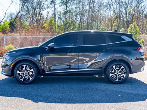 Used 2024 Kia Sportage EX image 3