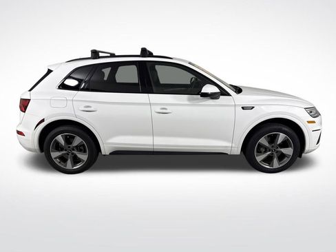 Used 2020 Audi Q5 2.0T Premium w/ Titanium Sport Package image 2