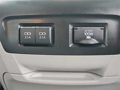 Used 2020 Toyota Sienna LE w/ Carpet Mat Package image 23