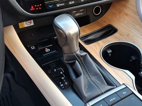 Used 2022 Lexus RX 350L Premium w/ Premium Package image 15