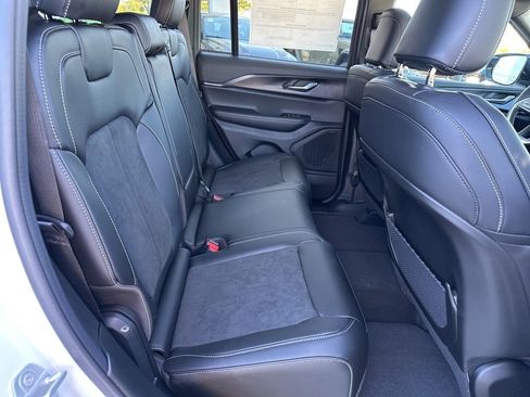 New 2025 Jeep Grand Cherokee Altitude AWD/4WD image 46