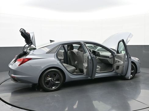 Used 2022 Hyundai Elantra SEL w/ Cargo Package image 40