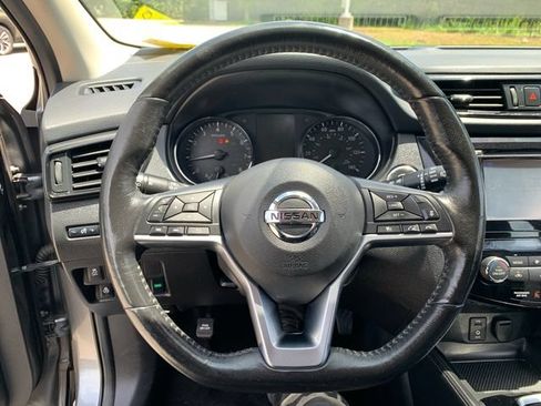Used 2018 Nissan Rogue Sport SL AWD/4WD image 25