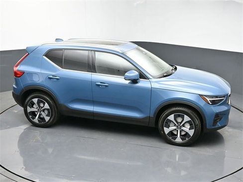 New 2024 Volvo XC40 B5 Plus w/ Protection Package Premier image 40