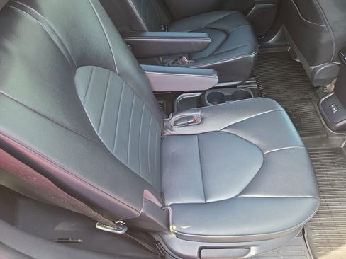 Certified 2022 Toyota Highlander XLE image 21