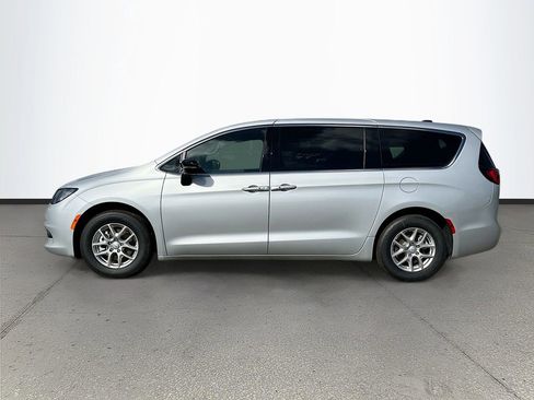 New 2026 Chrysler Voyager LX image 4