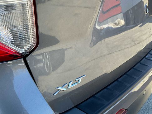 Used 2022 Ford Explorer XLT image 7