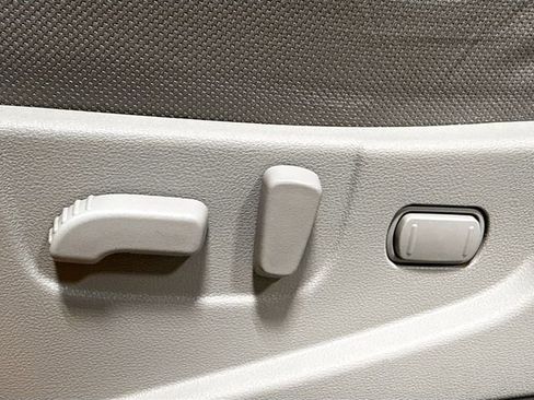 Used 2011 Nissan Rogue SV image 18