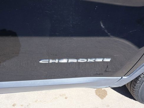 Used 2018 Jeep Cherokee Latitude image 10