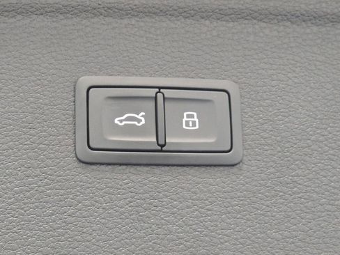 Certified 2025 Audi Q5 2.0T Premium Plus image 24