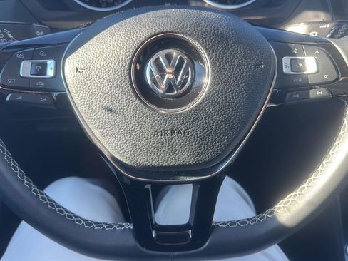 Used 2021 Volkswagen Tiguan SE image 14