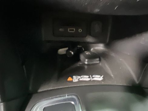 Used 2021 Chevrolet Equinox Premier AWD/4WD image 34