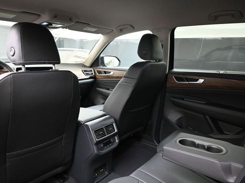 New 2026 Volkswagen Atlas SE w/ Black Wheel Package AWD/4WD image 19
