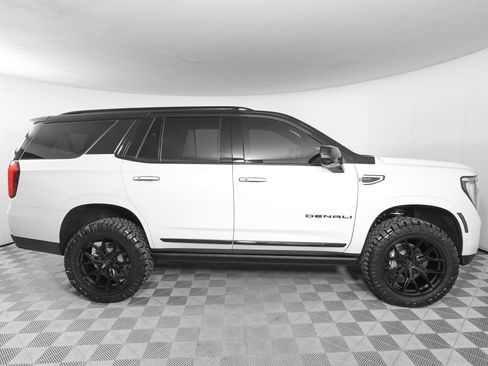 Used 2026 GMC Yukon Denali w/ Sun & Power Step Package AWD/4WD image 4