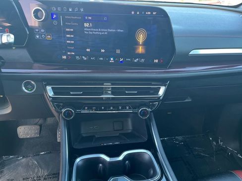 Used 2024 Chevrolet Traverse RS image 18