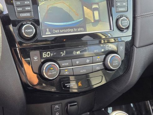 Used 2017 Nissan Rogue SL w/ SL Premium Package image 25