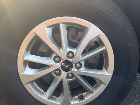 Used 2023 Kia Carnival LX FWD image 14