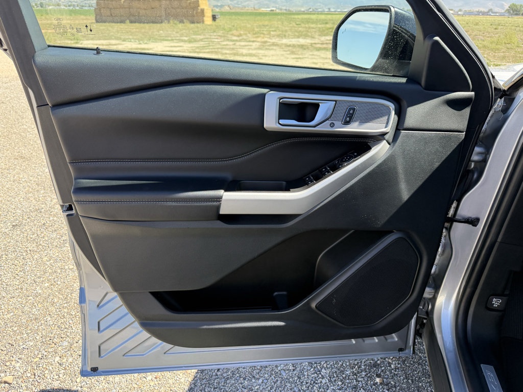 Used 2022 Ford Explorer Limited AWD/4WD image 13