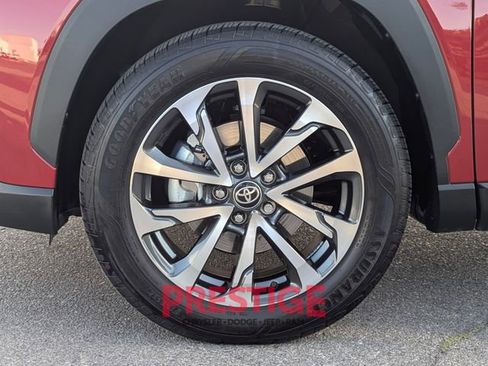 Used 2023 Toyota Corolla Cross XLE image 31