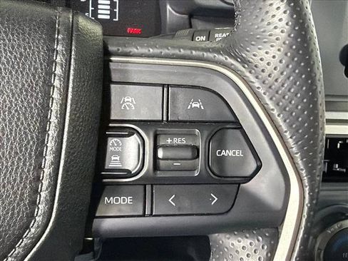 Used 2025 Toyota 4Runner SR5 AWD/4WD image 25