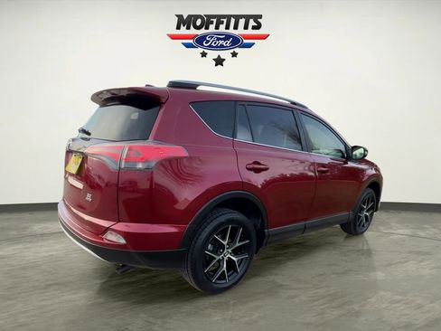 Used 2018 Toyota RAV4 SE image 5