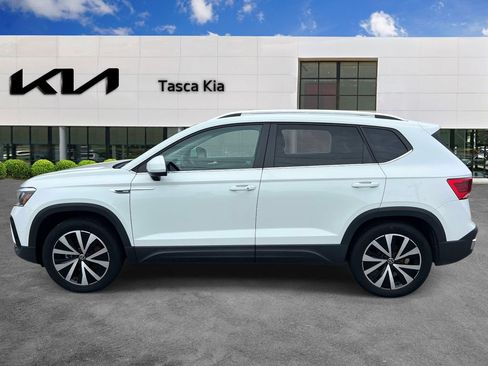 Used 2022 Volkswagen Taos SE w/ Panoramic Sunroof Package AWD/4WD image 6