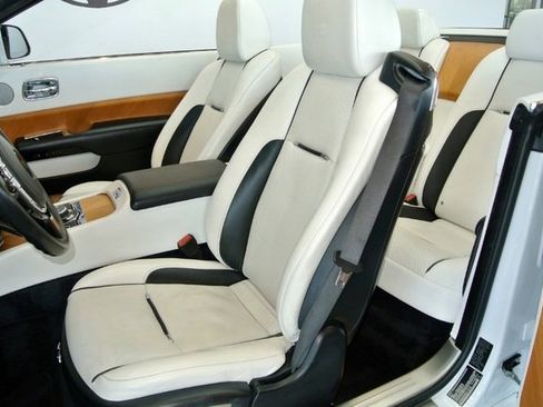 Used 2019 Rolls-Royce Dawn image 16