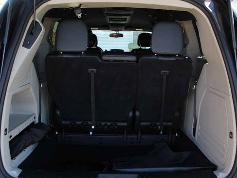 Used 2016 Dodge Grand Caravan SXT image 8