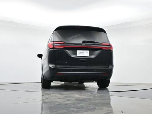 Used 2021 Chrysler Pacifica Touring w/ S Appearance Package FWD image 39