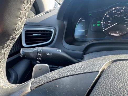 Used 2019 Hyundai Ioniq Plug-In Hybrid image 18