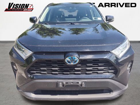 Used 2020 Toyota RAV4 XLE w/ XLE Grade Weather Package AWD/4WD image 8