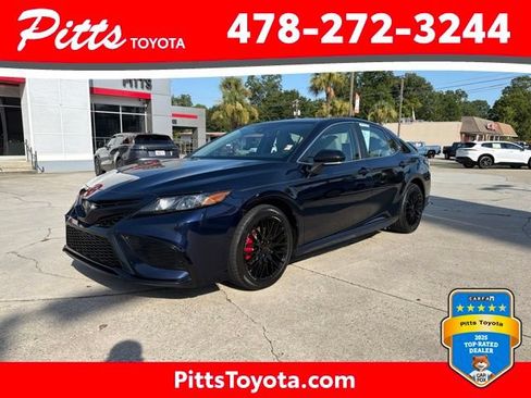 Used 2022 Toyota Camry SE FWD image 1