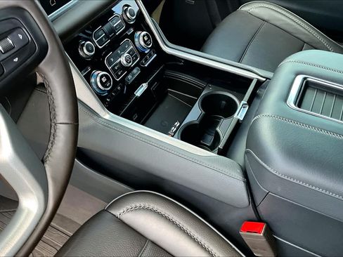 Used 2023 GMC Yukon Denali AWD/4WD image 15