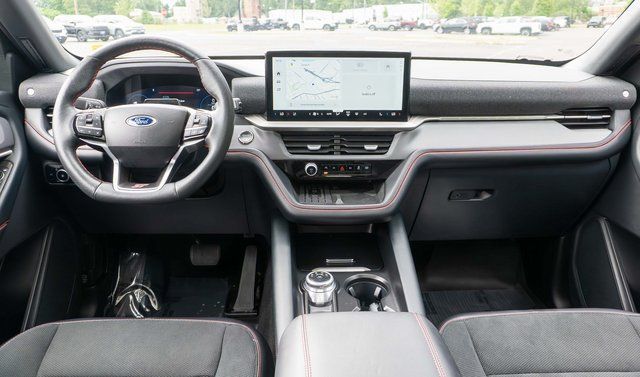 Used 2025 Ford Explorer ST AWD/4WD image 17