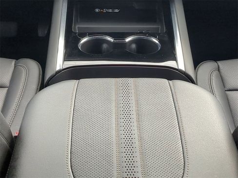 Used 2025 Chevrolet Tahoe High Country image 19